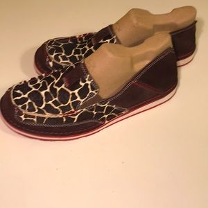 LIKE NEW, ARIAT Leather Zebra flats Sz 10